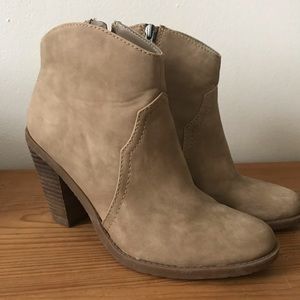 dolce vita booties SZ 6 tan